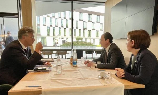 ​Kurti takon kryeministrin kroat, diskutojnë raportet Kosovë-Kroaci