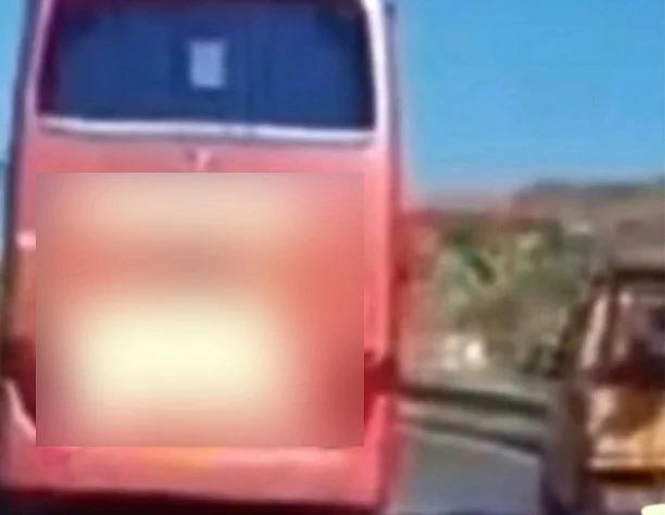 Tejkaloi në vijë të plotë, 150 euro gjobë dhe konfiskim të lejes për shoferin e autobusit
