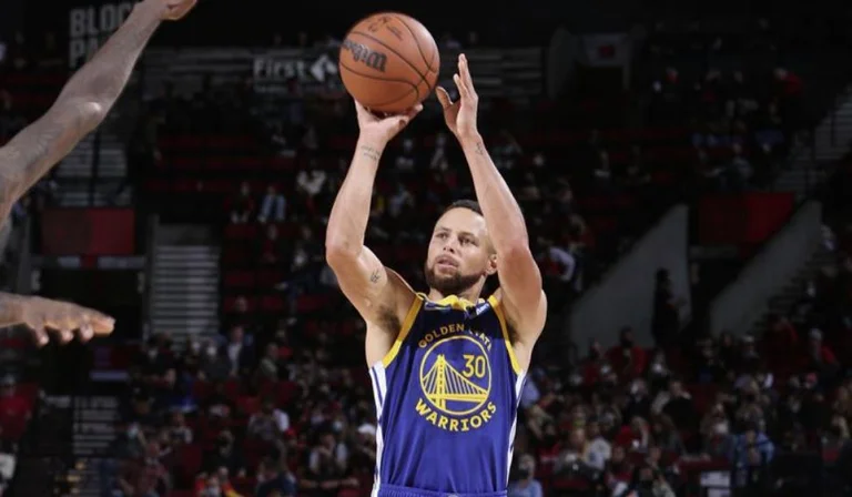 Golden State me sinjale të rrezikshme për kundërshtarët në NBA – 69 tentime për tri pikë ndaj Portland