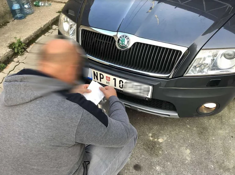 Policia jep detaje rreth zbatimit të marrëveshjes për targat