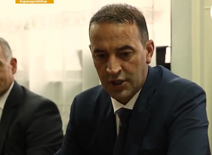 Pristina Rentner kommen zur Unterstützung von Daut Haradinaj