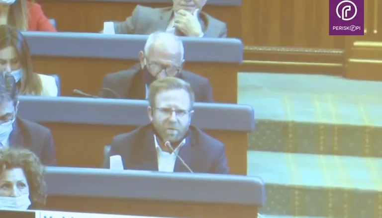 Haki Abazi flet përçudshëm në Kuvend: Të bëhemi seriozë – dialogu u kthye në problematikat që Serbia ia ka prezantu Kosovës