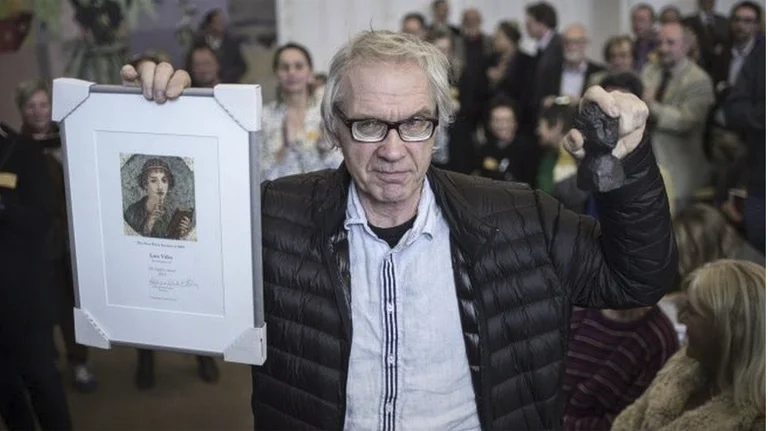 Karikaturisti që paraqiti profetin Muhamed me trup të qenit vdiq mbrëmë në aksident trafiku