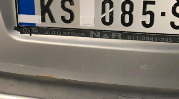 Nis vendosja e tiketave ngjitëse në targat e veturave nga Serbia