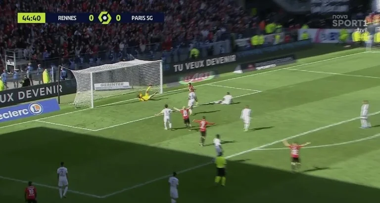 Rennes përdhosë superyjet e PSG-së në fund të pjesës së parë, shkunden parisienët