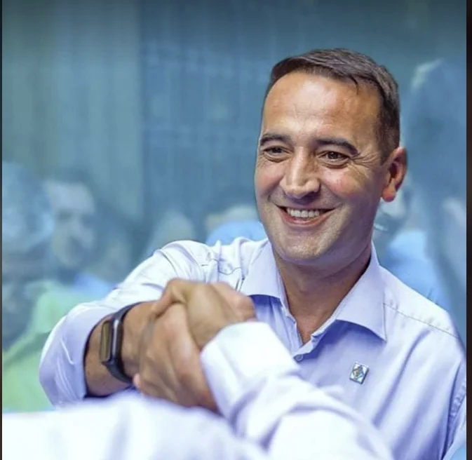 Laptop për çdo nxënës nga klasa e gjashtë, Daut Haradinaj prezanton planin për arsimin në Prishtinë