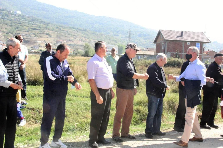 Anton Quni vijon me fushatën shtëpi më shtëpi