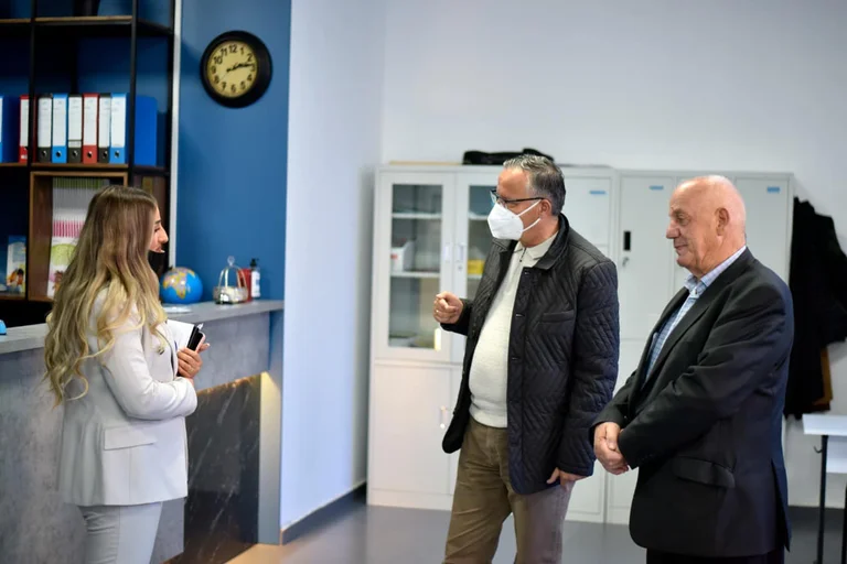 Hamza premton mbështetje me grante investive për gratë dhe vajzat ndërmarrëse
