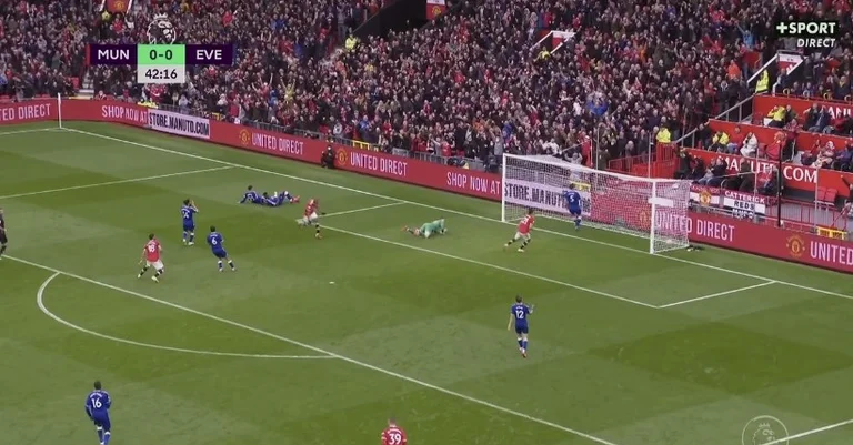 Man United shkund Evertonin, Fernandes asiston për Martialin – ky gati sa nuk e shpon rrjetën