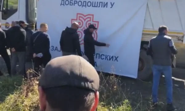 Largohet kamioni problematik me mbishkrimin e ‘Zajednicës’ në Jarinjë