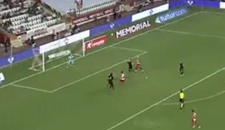 Balotelli i pandalshëm në Turqi, mbrëmë shënoi një supergol – katër gola në katër ndeshjet e fundit