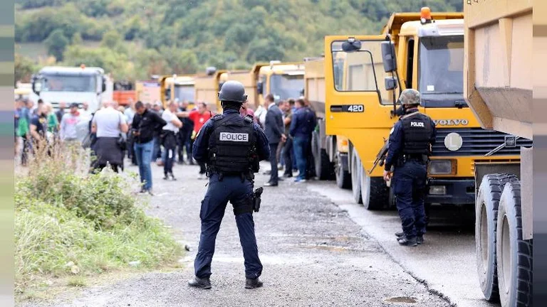 Dita e 12-të në veri: Protestuesit serbë bëjnë gati makinat që të largohen në mëngjes