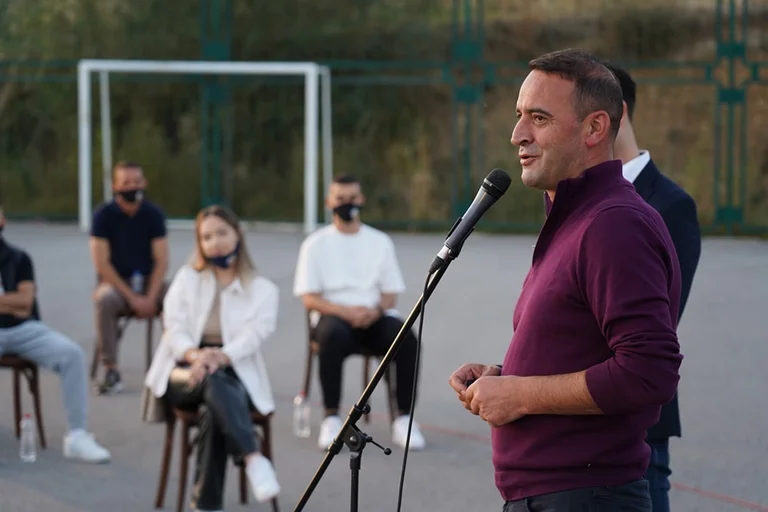 Daut Haradinaj fton kundërkandidatët në debat të hapur për kryeqytetin