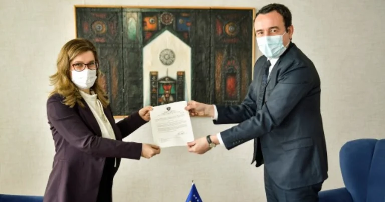 Ministrja e re e Shëndetësisë: 164 mijë në prona, 32 mijë në bankë, 2300 nga dhuratat e gjyshërve për secilën ditëlindje
