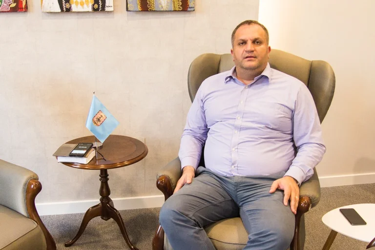 S’ndalet Shpend Ahmeti, vazhdon sherrin me Imerin: “Jo me lopë”