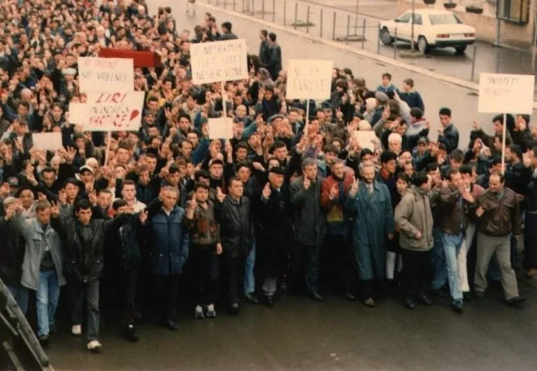 Haradinaj kujton protestat e Lëvizjes Studentore: Shpresat e shqiptarëve për liri nuk u shuan asnjëherë