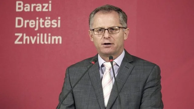 Ambasadori Kosnett i shkon në takim Besnik Bislimit: E gjen zgjuar