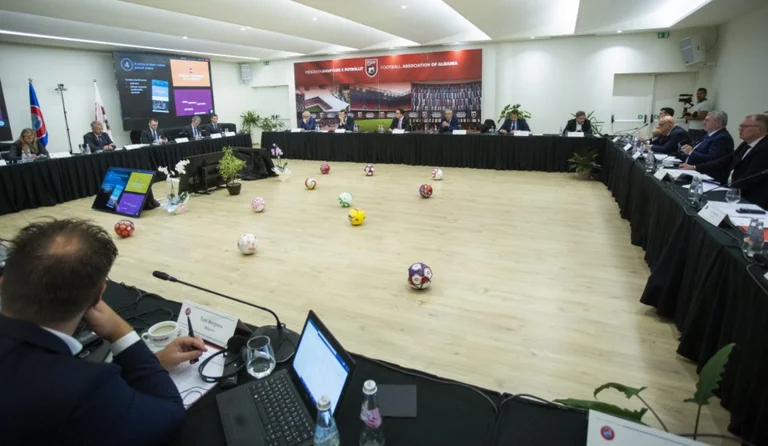 U n EFA llega a Tirana: Proyectos de fútbol europeos listos