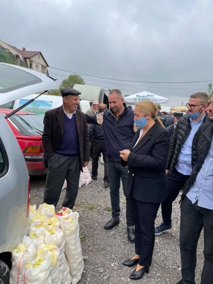 Dobrunia eingegeben: Decani Markt ist in schlechter Form