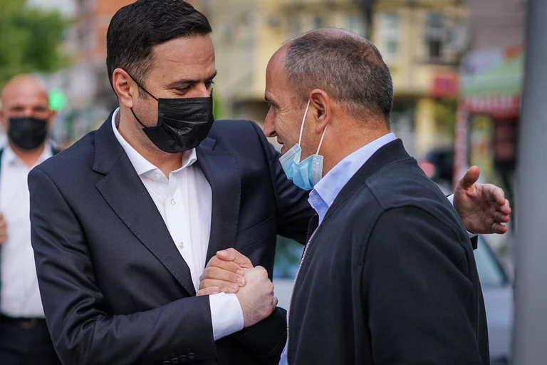 Dr. Ekrem Hyseni herzlich für alle in Podujevo