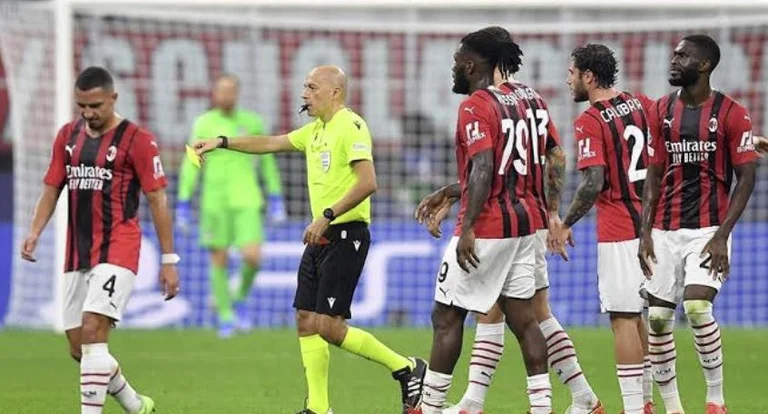 U n EFA suspend le juge Cuneyt Cakir, suite à cette décision scandaleuse à Milan match. - À Madrid
