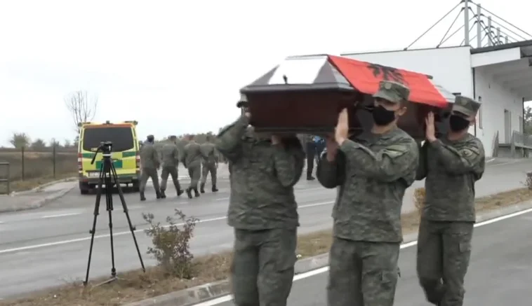 Las víctimas de la masacre de Rezala llegan a Kosovo desde Kizevac