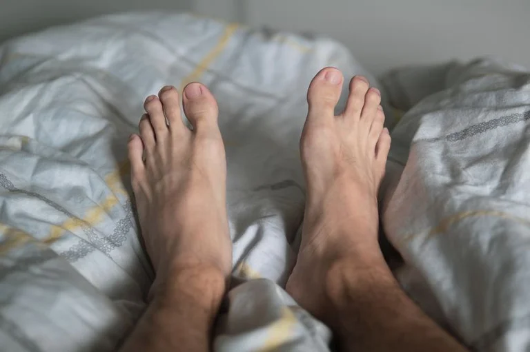 Männer mit großen Beinen Verrat mehr, Studie sagt