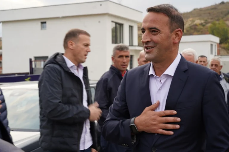 Daut Haradinaj esperaba como presidente de Pristina en Kolovic