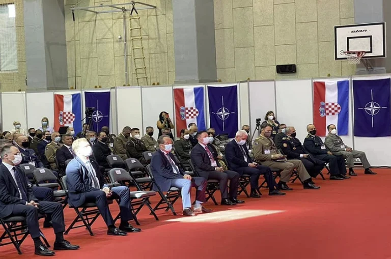 ¿Svechla hace mar de Kosovo? Minister Attends Adriatic Sea Protection Fair