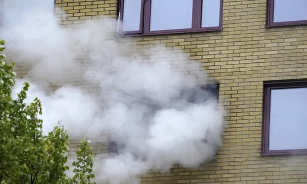 Explosion de logements en Suède: 25 blessés; La police dit que c'est arrivé par des causes naturelles.