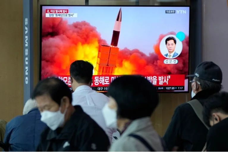 Corea del Norte envía cortos misiles de rayos al mar