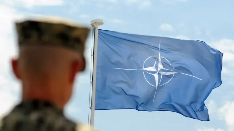 Ehemaliger serbischer Minister geht weit: Die NATO hat Stärke gegen die serbische Armee