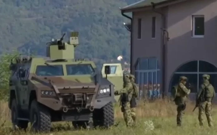 RT S: Serbisch Armee nur 2 km vor Grenze zum Kosovo in hoher Kampfbereitschaft