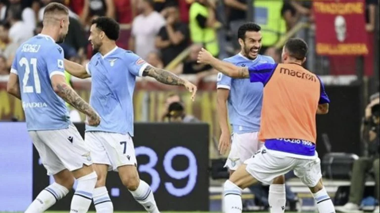 Sarri gewinnt das Duo mit Mourinho é Lazio drei Punkte gegen Rom