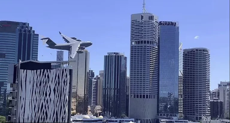 Terrible: Australiens Flugzeug erinnert Bürger von Brisbane 11. September an die Twin Towers