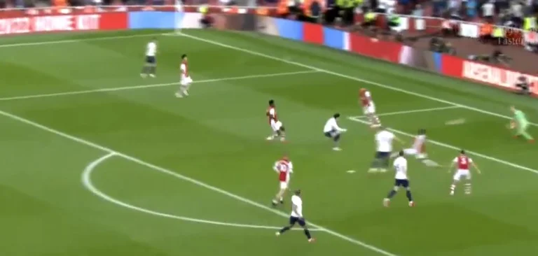 Tottenham restringe la supremazia di Arsenal, segna Son