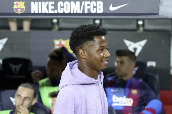 Finalmente torna dalla ferita dell'Ansu Fate. Fa parte della squadra stasera contro i Levante.