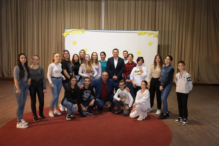 Berisha giura di contribuire a Istog Culture House