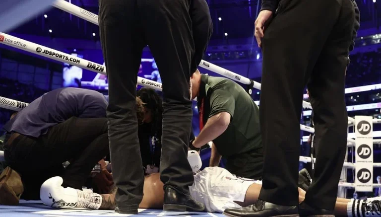 Smith's brutale Niederlage gegen Castillo: Der Boxer verlässt den Ring, der ihm Sauerstoff verleiht