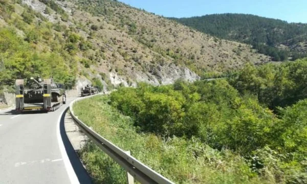I media serbi vicino al potere: I serbatoi sono diretti verso Jarinje