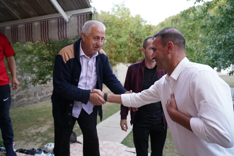 Daut Haradinaj is warmly welcomed by Grazica's emblems family, Nezir and Osman Krasniqi