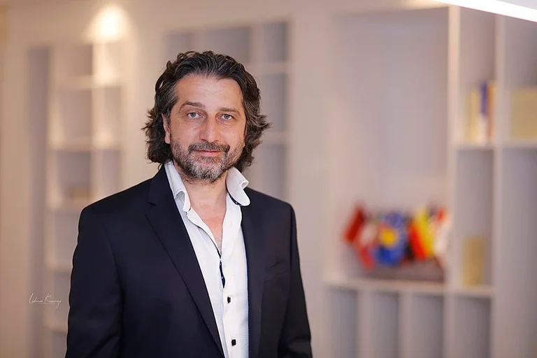 LDK candidato per Pristina pubblica il suo programma online