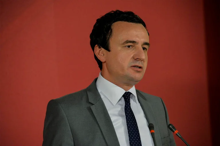 Dasmë, makabër, funerale, morg: Gjuha e urrejtjes që përdorte Albin Kurti ndaj Armend Zemajt për pandeminë