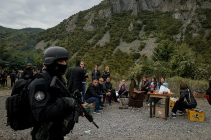 REL: Kosovo Serbs are being forced to stay at the barricades in Jarinje, remember Veselinovici in 2011
