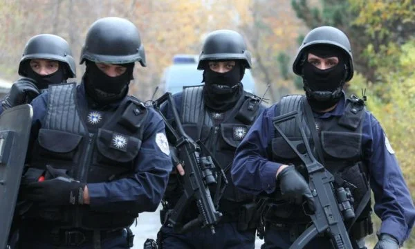 Three people arrested who photographed and recorded near Special Unit camp in Mitrovica