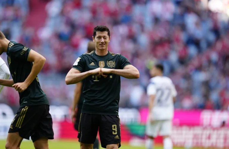 LeWandowski alla ricerca del record Gerd Mueller-Baern sfidato da Gray Fury