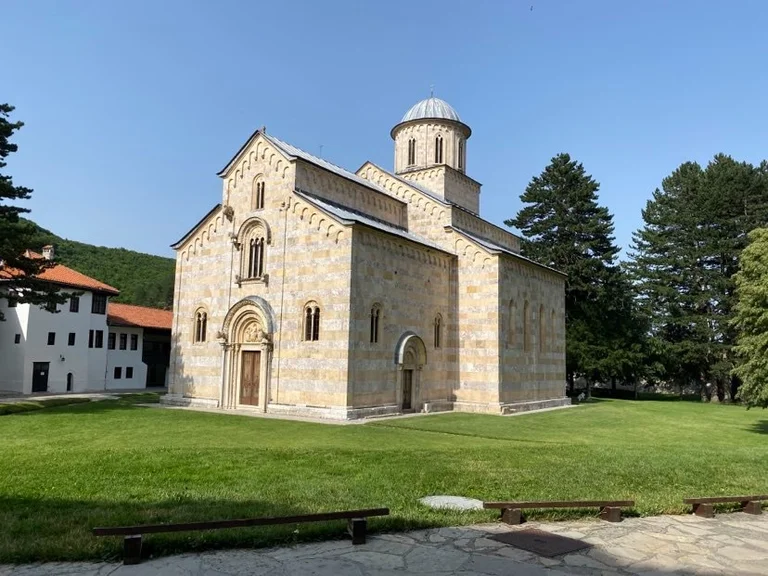 QU INTHINA after the Constitutional Declaration: Government to fully implement Decani Monastery decision