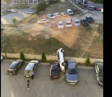 ¿Han empujado a los OVNIs? Imagen del extraño accidente de ayer en Pristina (Vídeo)