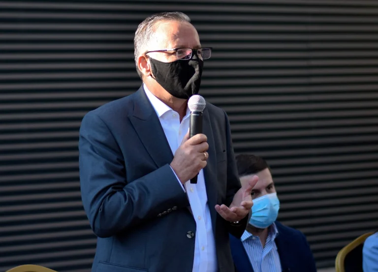 Bedri Hamza präsentiert das Projekt für Ali Zenelli Street.