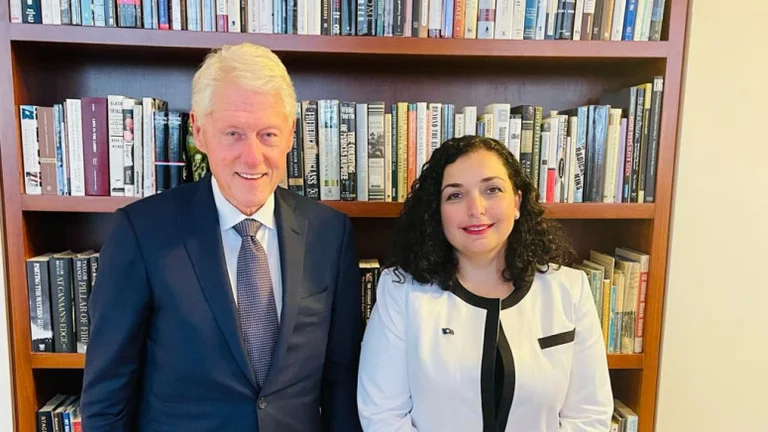 El Presidente Osmani se reúne con el ex Presidente Bill Clinton